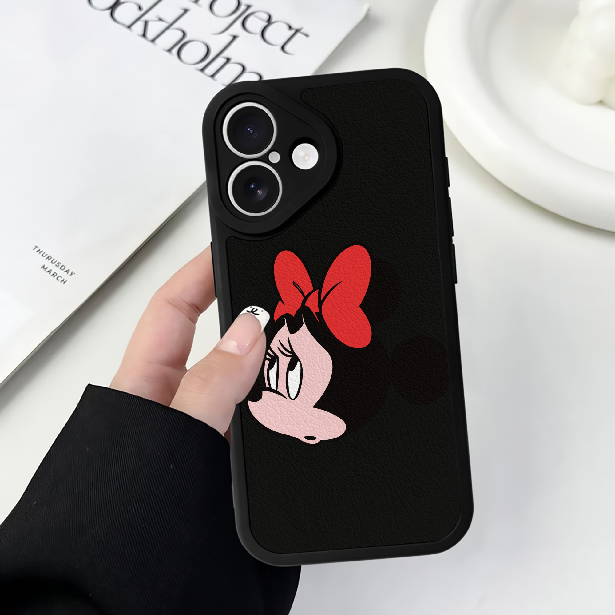 （画像用） ミッキーマウス Mickey Mouse 【iPhone 16シリーズ対応】シリコンスマホケース（レザー調） 材質：シリコン